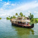 how-to-take-the-kerala-backwaters-ferry-from-alleppey-to-kottayam-1697545154